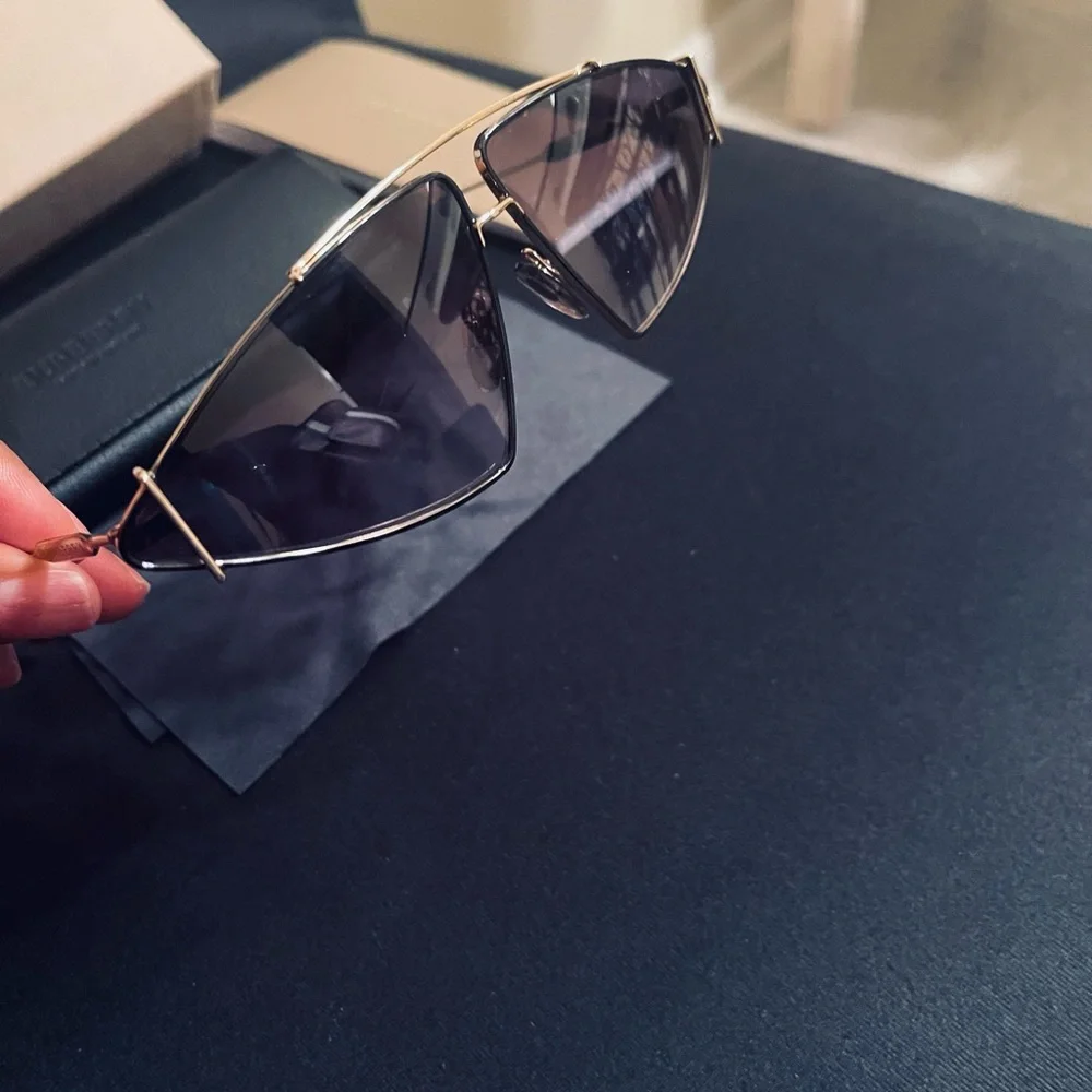 🔥🔥🔥Burberry Sunglasses 68MM - Picture 11 of 16